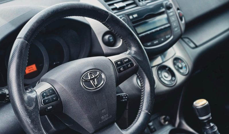 
								TOYOTA RAV-4 full									