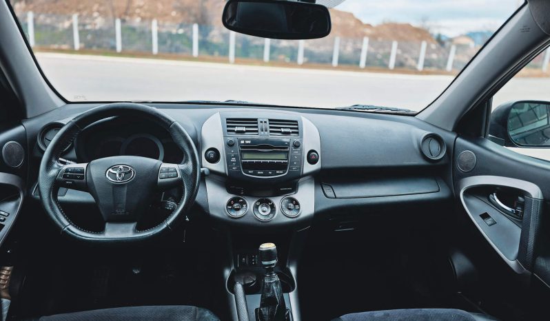 
								TOYOTA RAV-4 full									